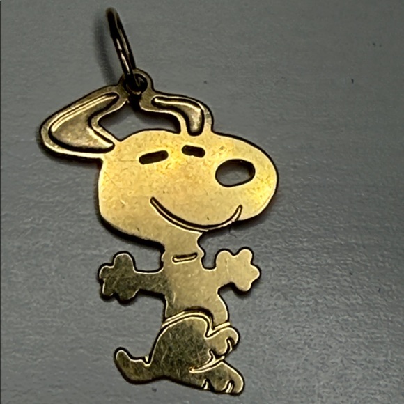 Rare 14K 1958 Gold snoopy Pendant charm ⭐️ rare find date peanuts 1950’s cartoon - Picture 4 of 12